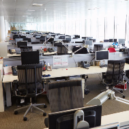 В Польше нехватка рабочей силы. Бизнесу дают зеленый свет на привлечение иностранцев с Востока. 